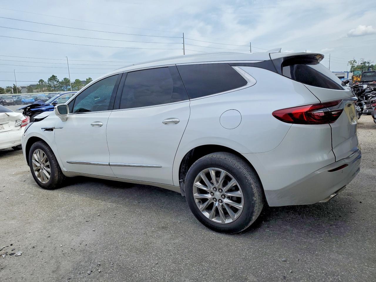 2019 Buick Enclave Essence - Image 2