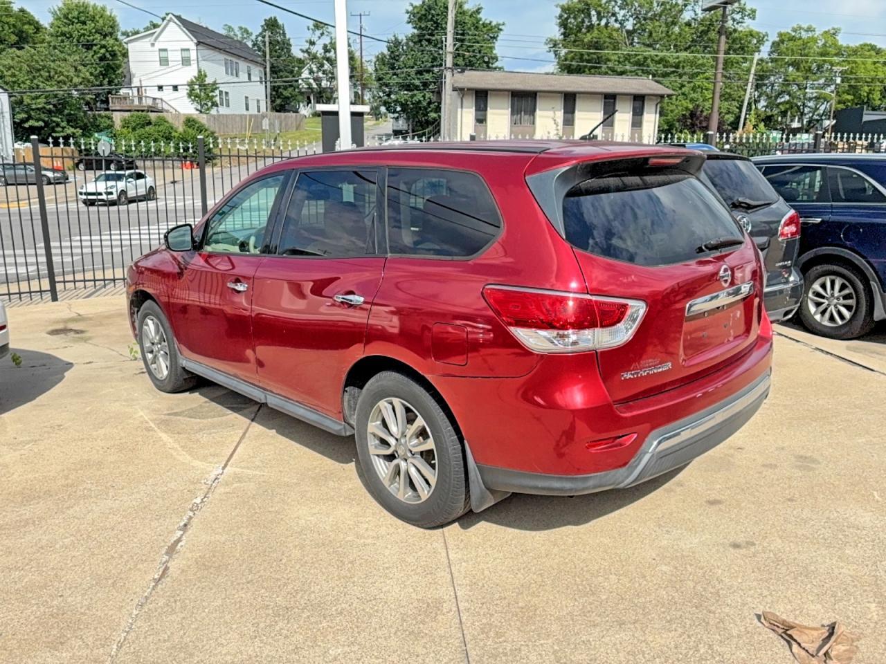 2014 Nissan Pathfinder S - Фото 3