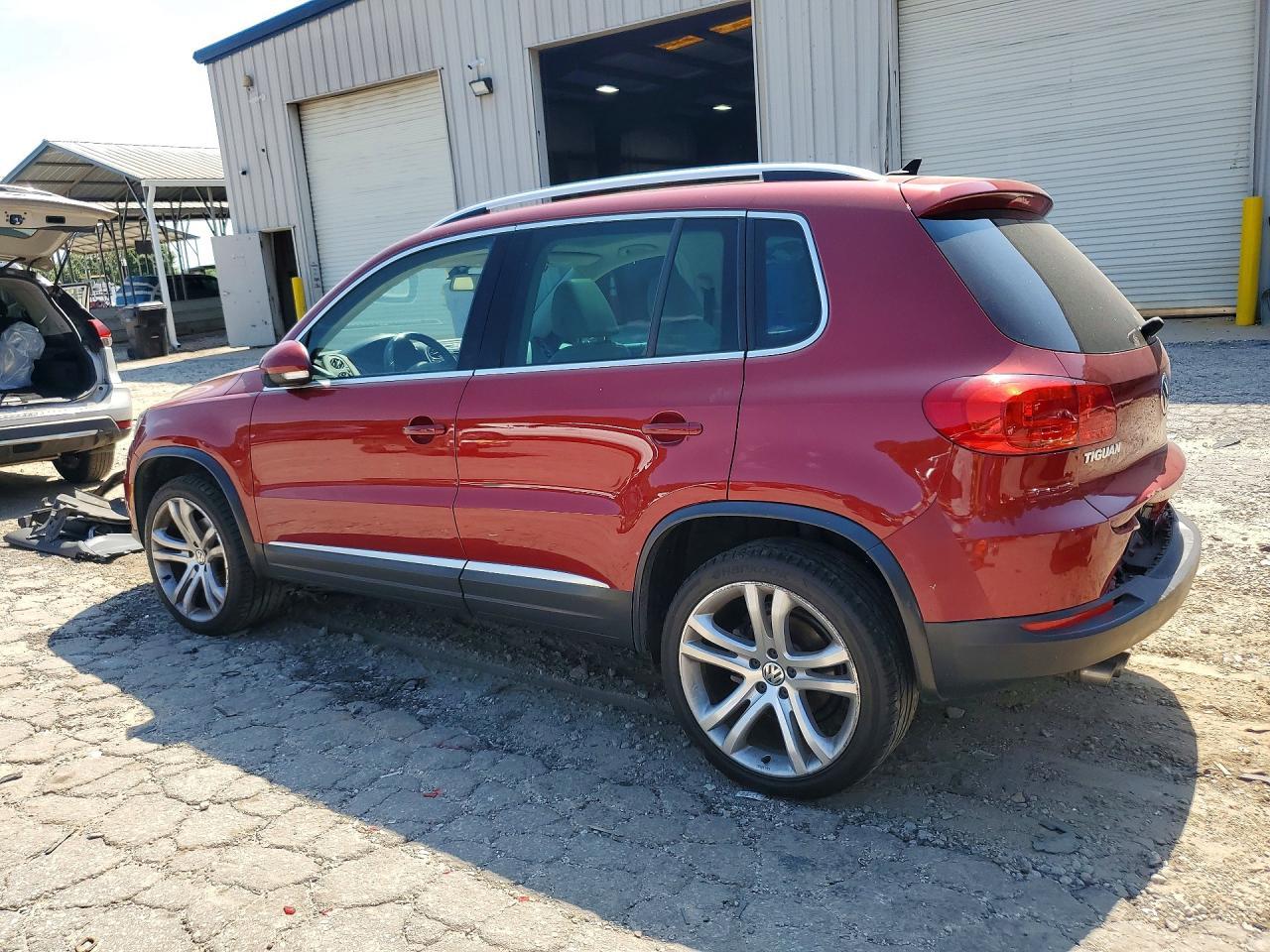 2013 Volkswagen Tiguan S - Фото 2