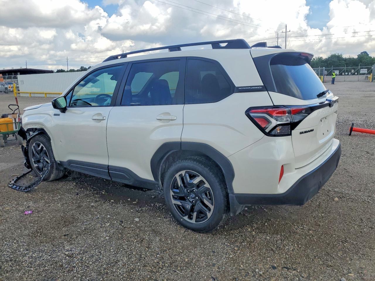 2025 Subaru Forester Premium - Фото 2