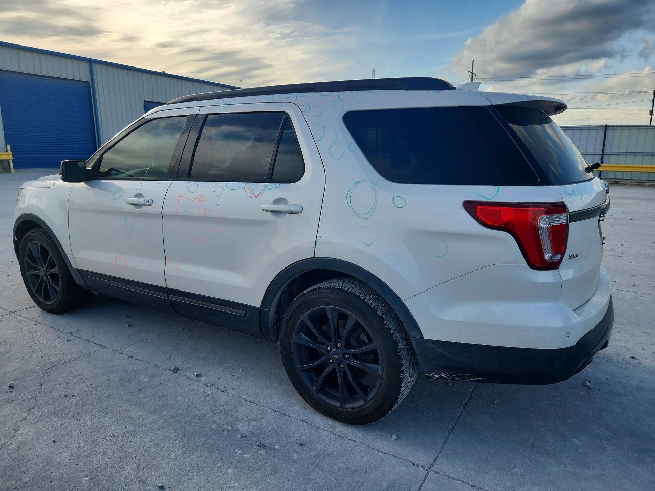 2017 Ford Explorer Xlt - Фото 2