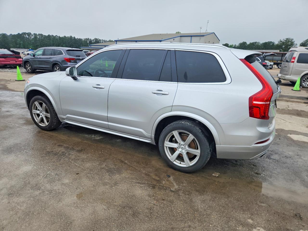 2021 Volvo Xc90 T6 Momentum - Фото 2
