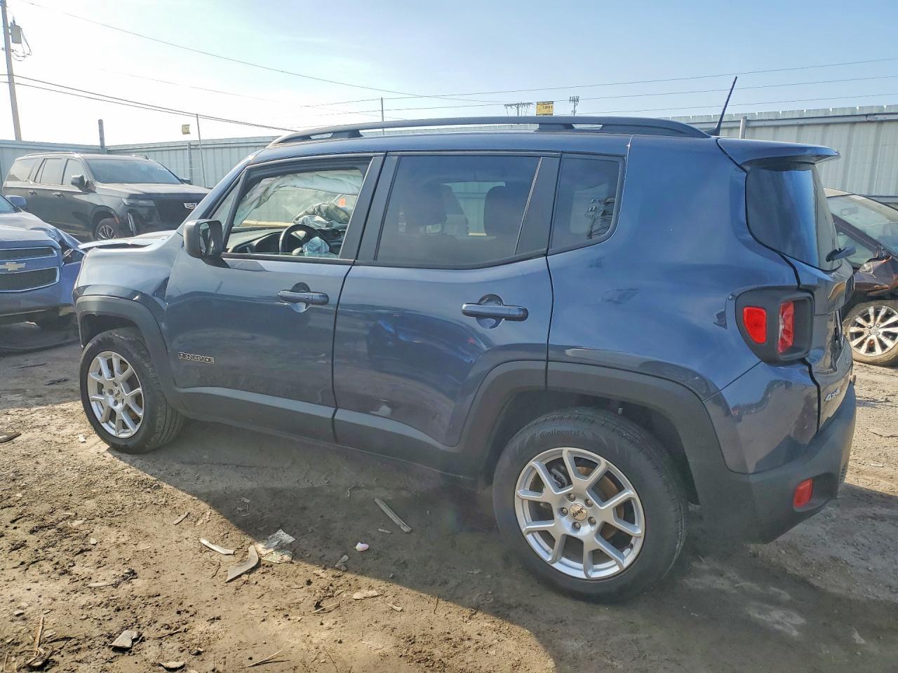 2022 Jeep Renegade Latitude - Фото 2