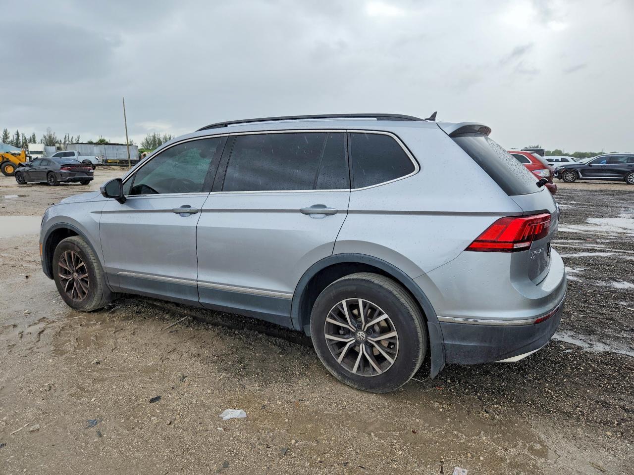 2020 Volkswagen Tiguan Se - Фото 2