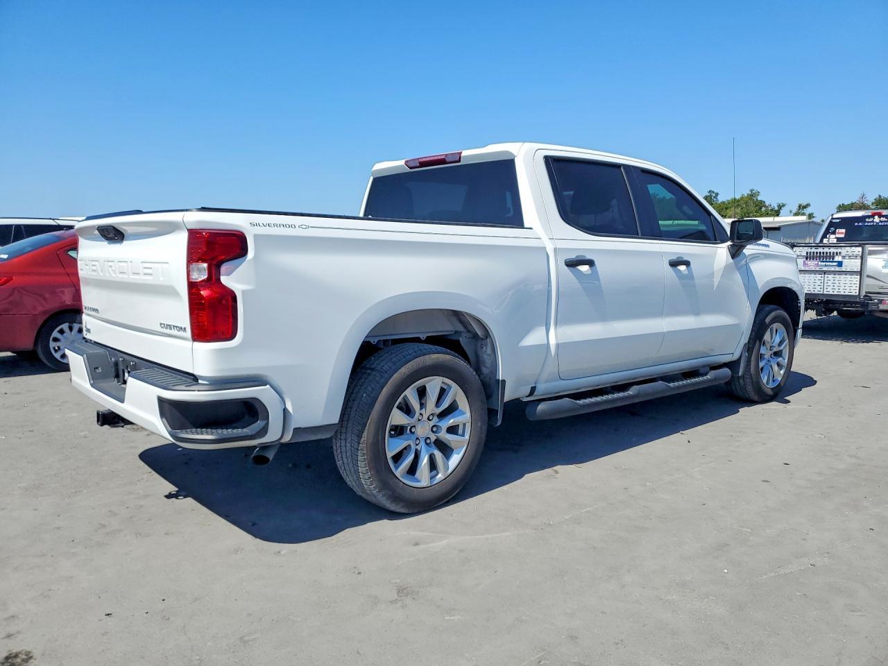 2025 Chevrolet Silverado C1500 Custom - Фото 3