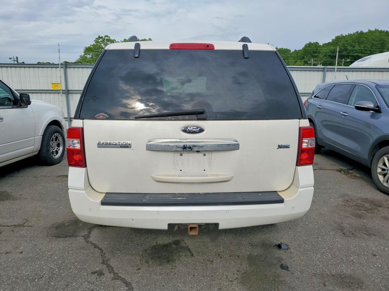2013 Ford Expedition Limited - Image 6