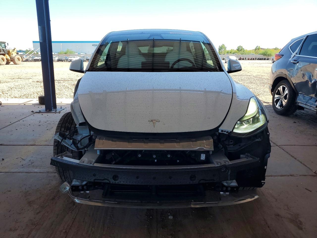 2025 Tesla Model Y - Фото 5