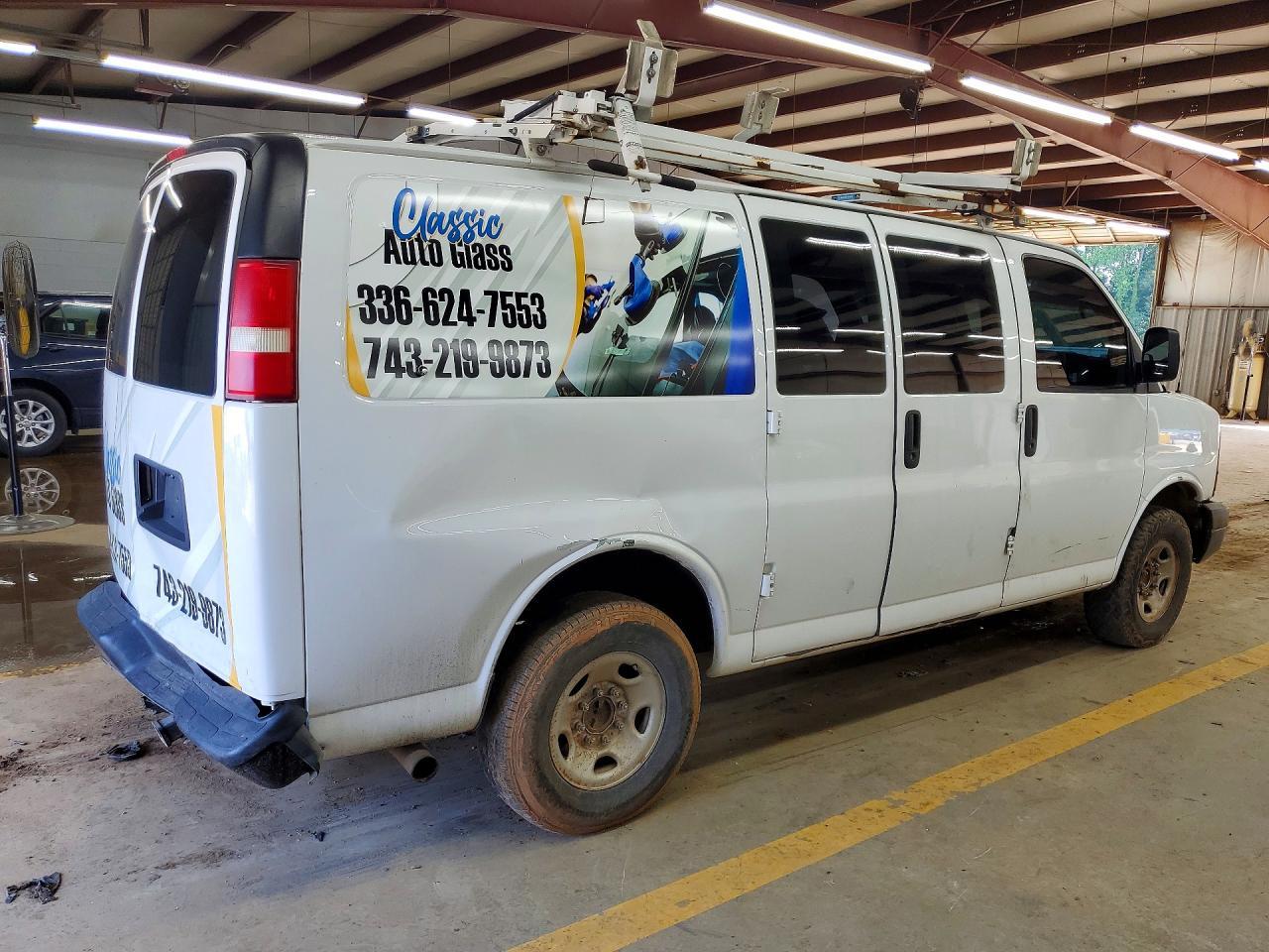 2015 Chevrolet Express G2500 - Фото 3