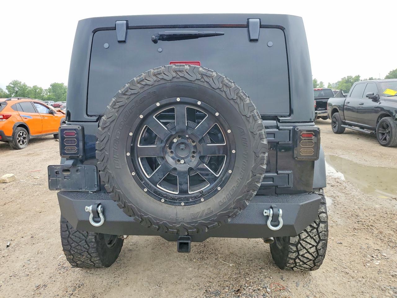 2016 Jeep Wrangler Unlimited Rubicon - Image 6