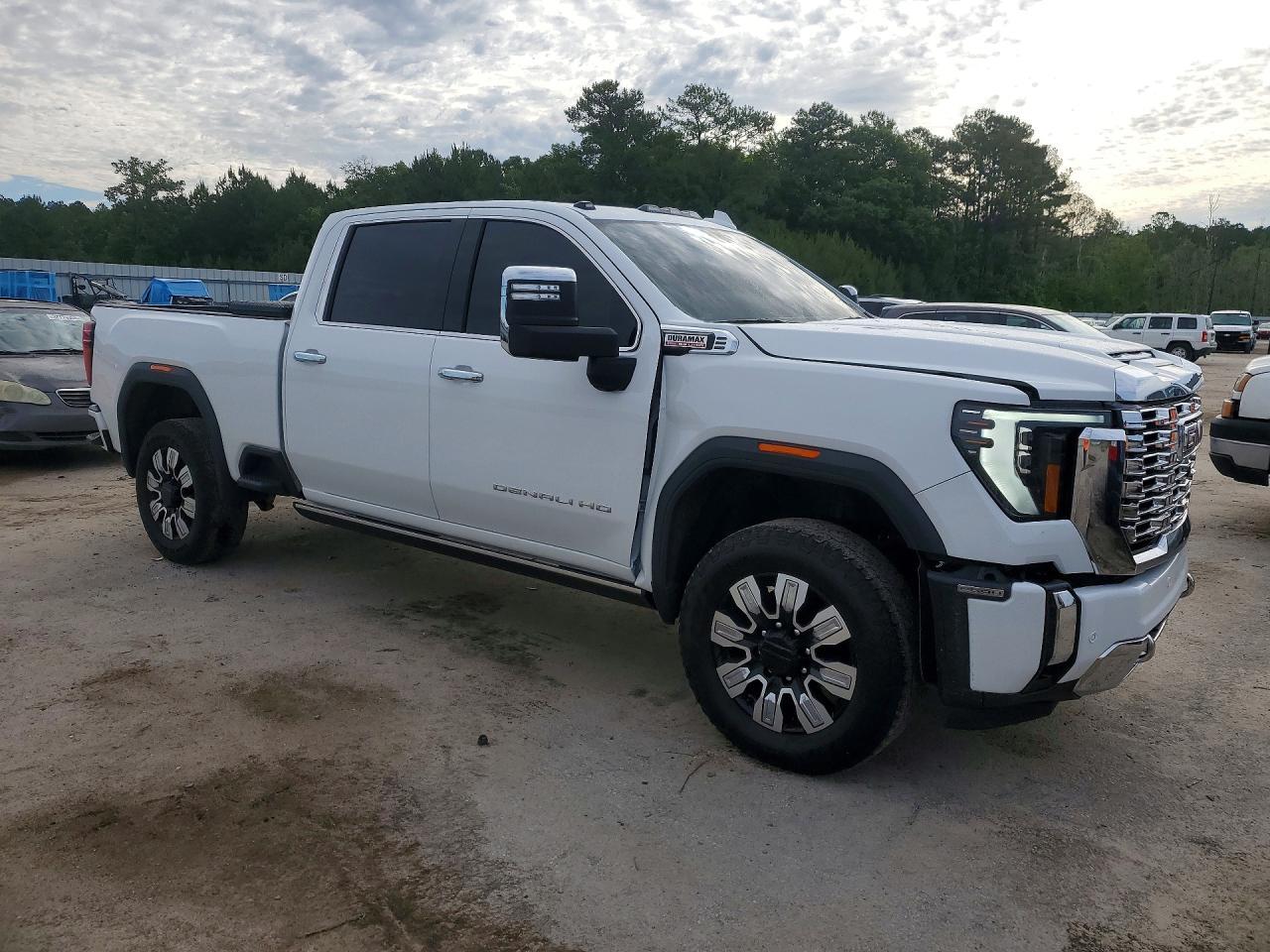 2025 GMC Sierra K2500 Denali - Image 4