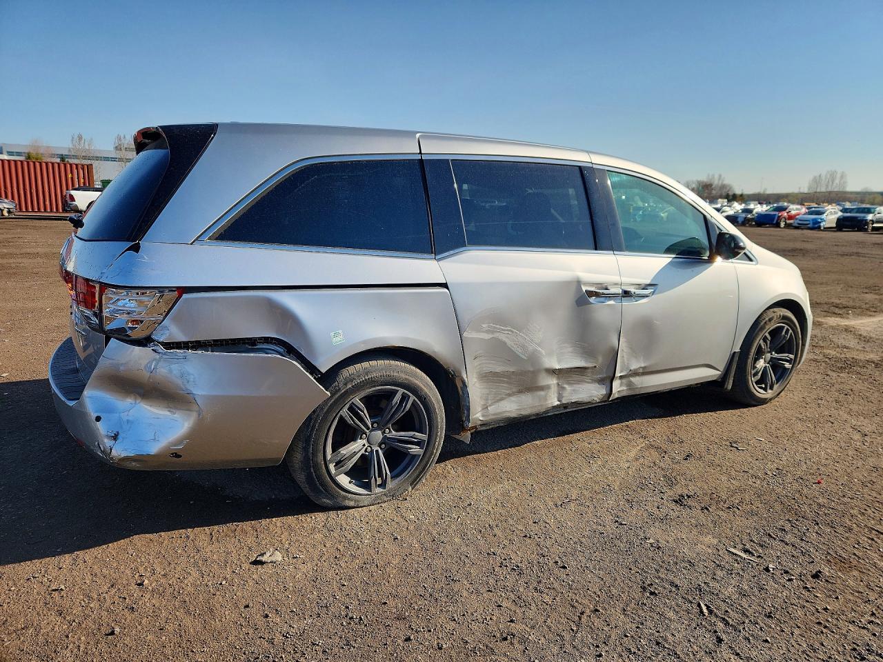 2015 Honda Odyssey Touring - Image 3