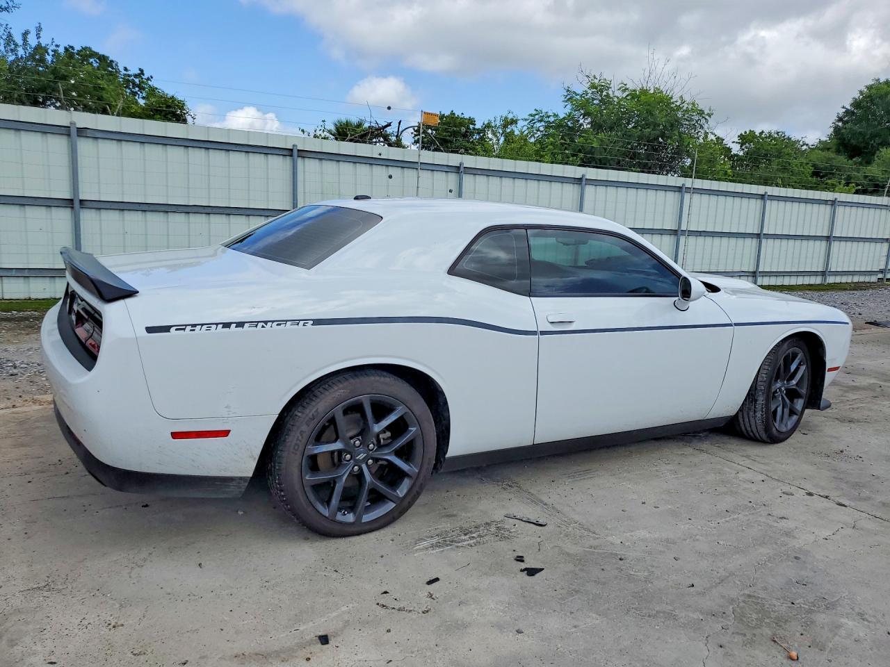 2022 Dodge Challenger Gt - Image 3