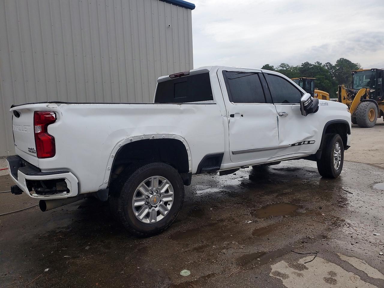2024 Chevrolet Silverado K2500 High Country - Image 3