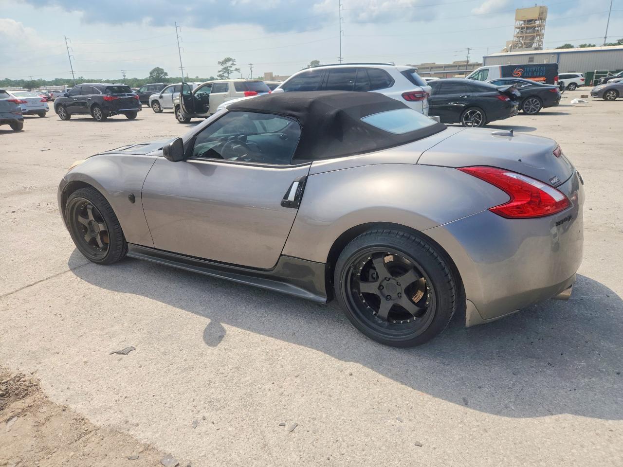 2010 Nissan 370Z Roadster - Фото 2