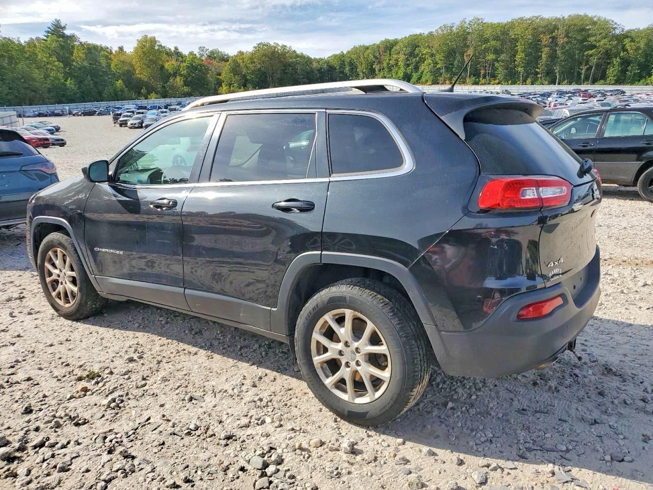 2015 Jeep Cherokee Latitude - Image 3