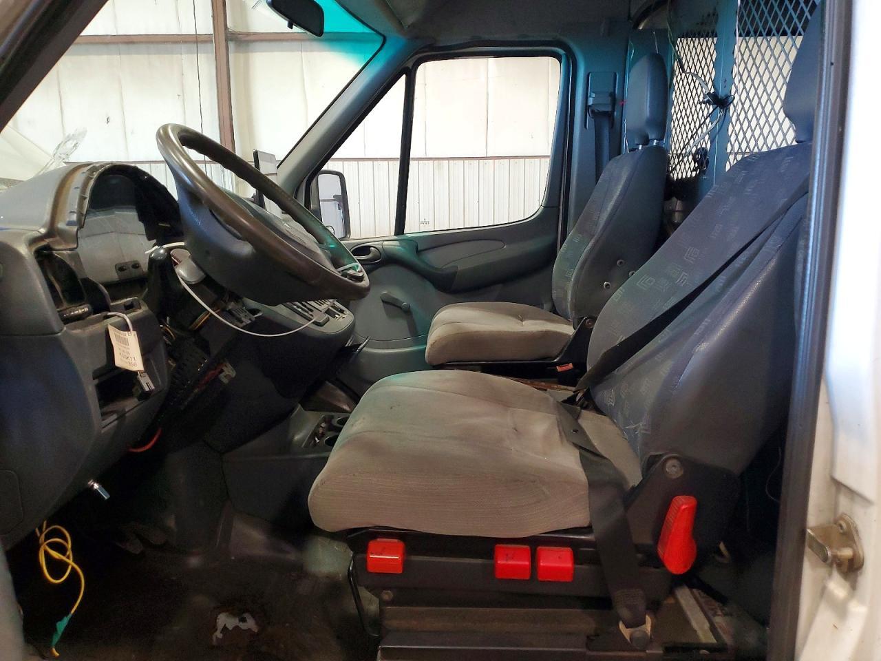 2005 Dodge Sprinter 2500 Delivery Van - Фото 7