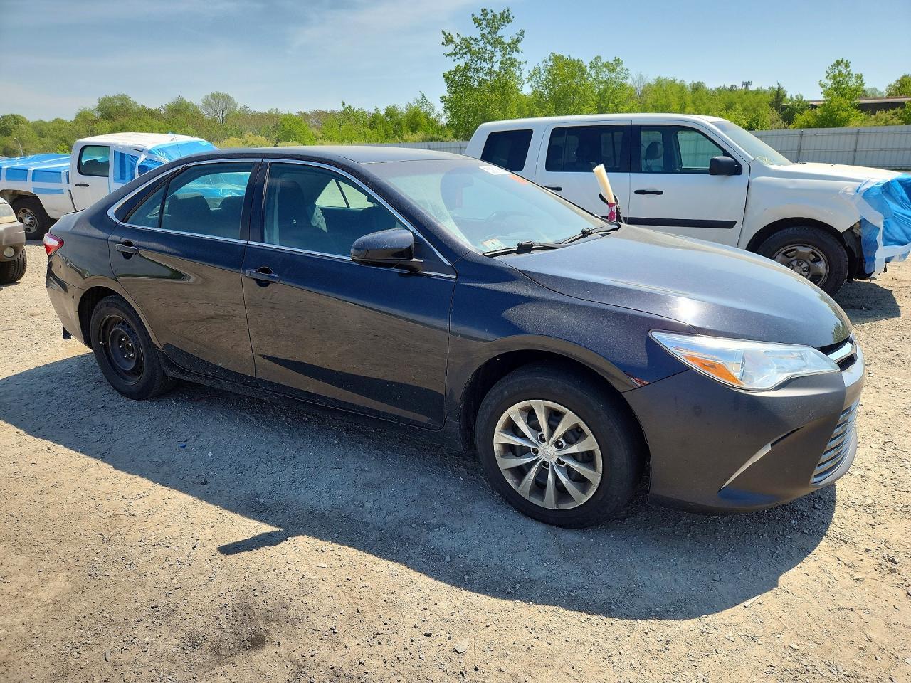 2015 Toyota Camry Le - Фото 4