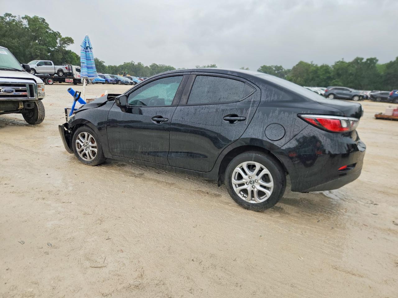 2017 Toyota Yaris Ia Base - Image 2