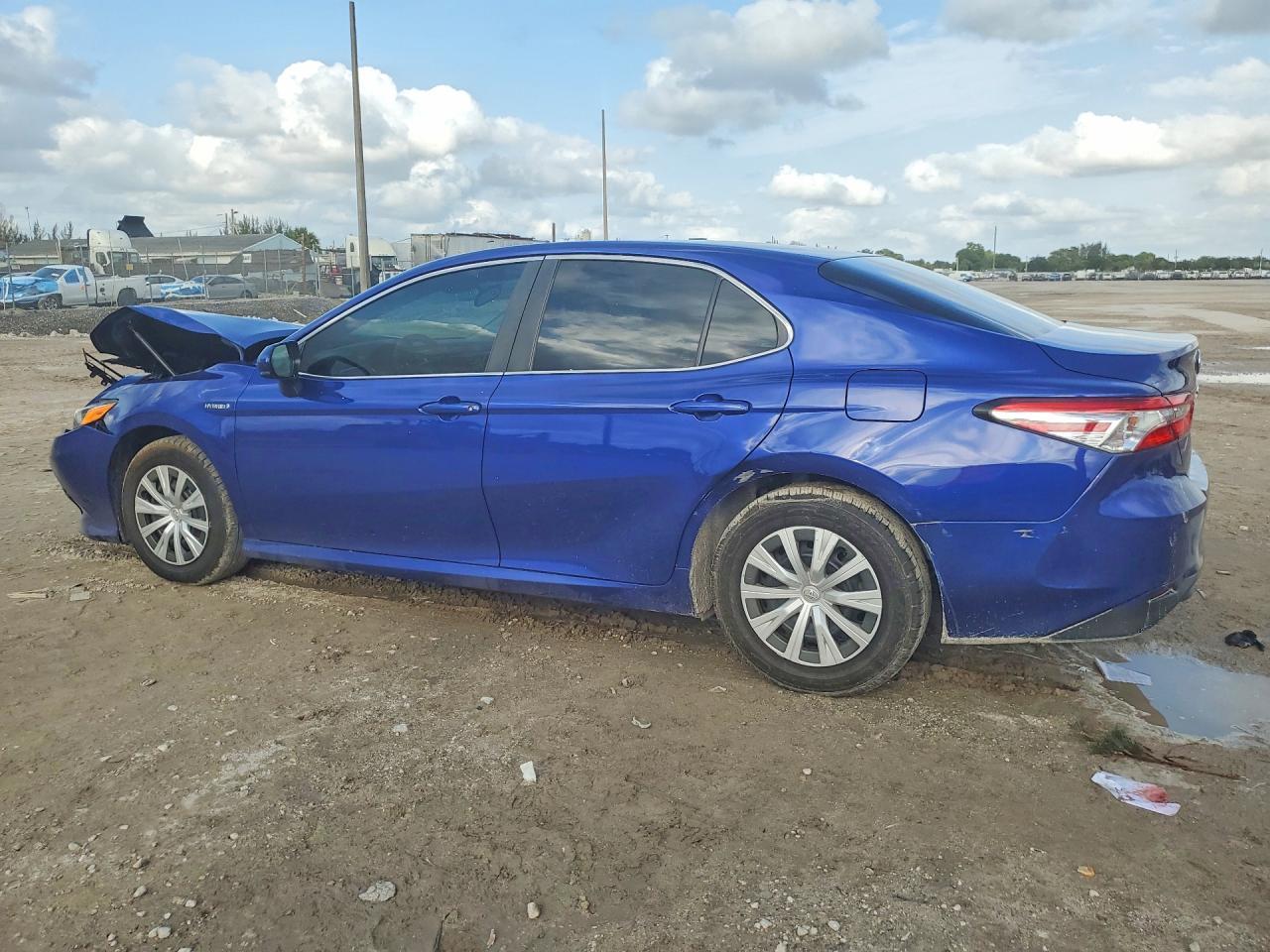 2018 Toyota Camry Le - Фото 2