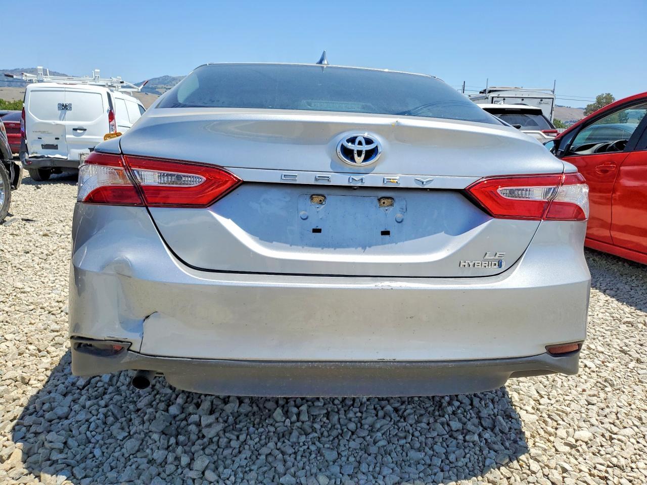 2020 Toyota Camry Le - Фото 6