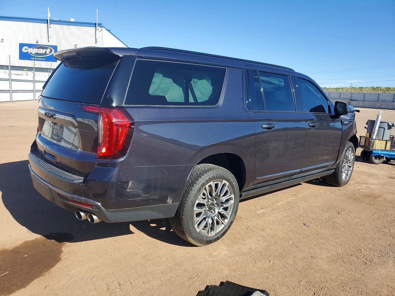 2023 GMC Yukon Xl Denali Ultimate - Фото 3