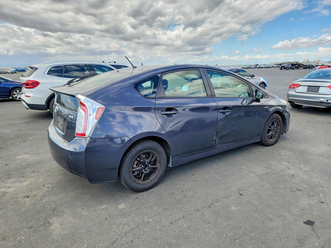 2012 Toyota Prius Two - Фото 3