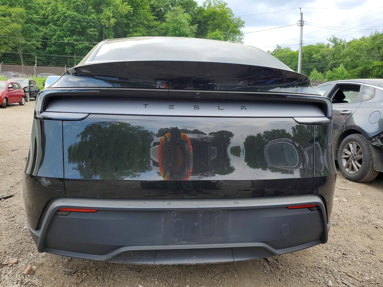 2026 Tesla Model Y - Фото 6