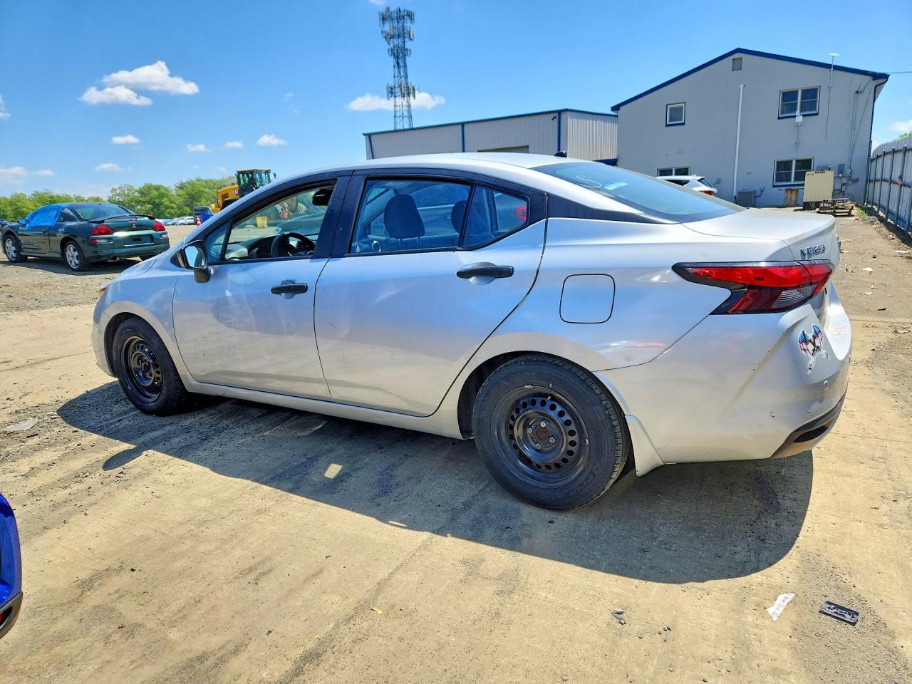 2021 Nissan Versa S - Фото 2