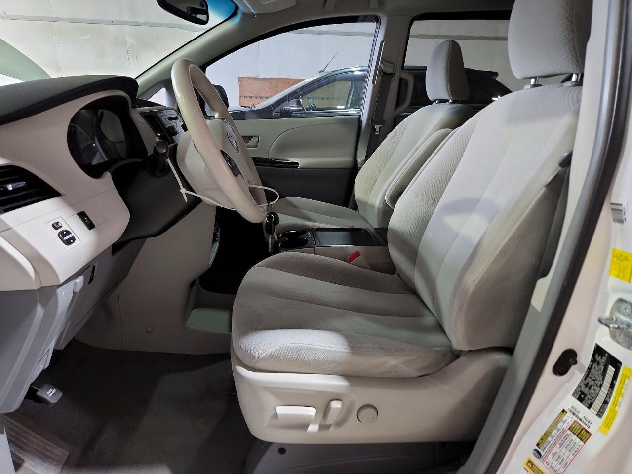 2011 Toyota Sienna Le - Image 7