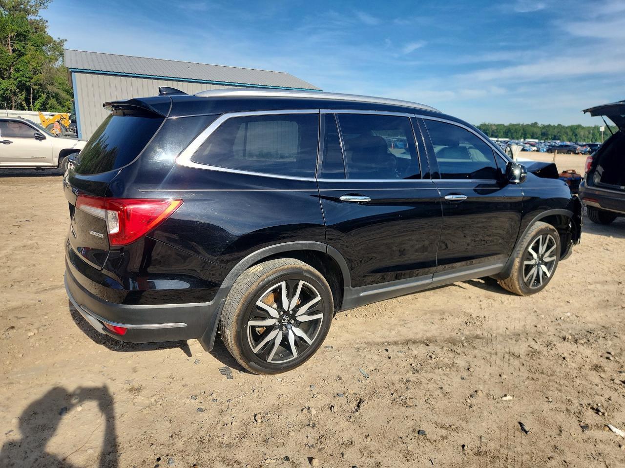 2019 Honda Pilot Touring - Image 3
