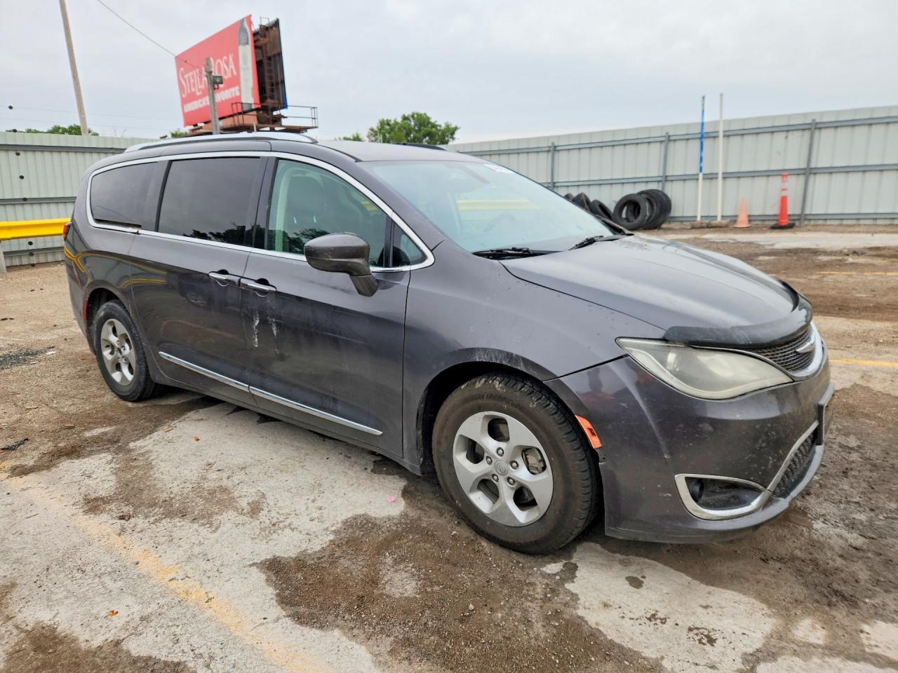 2017 Chrysler Pacifica Touring L Plus - Image 4