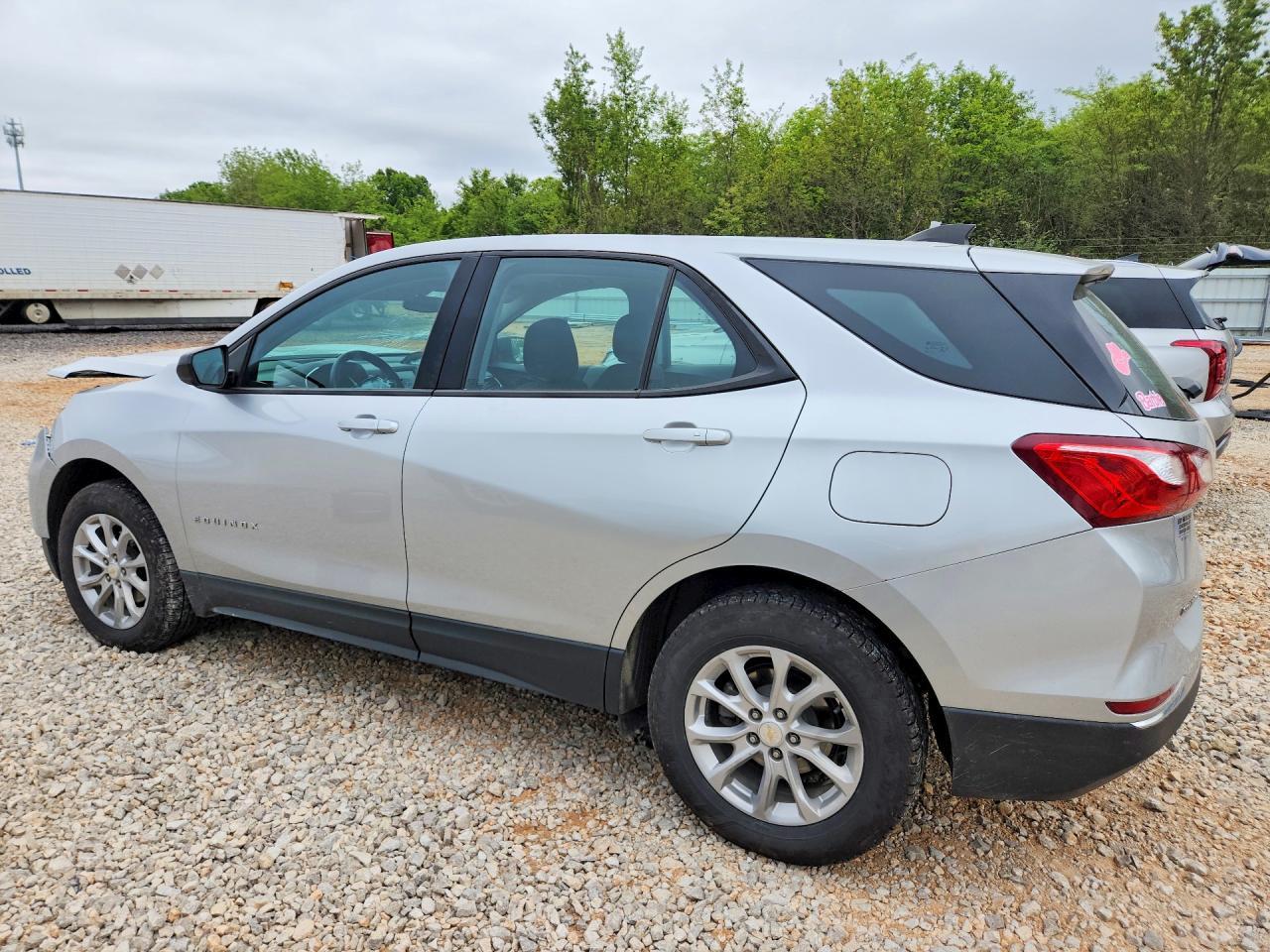 2018 Chevrolet Equinox Ls - Фото 2