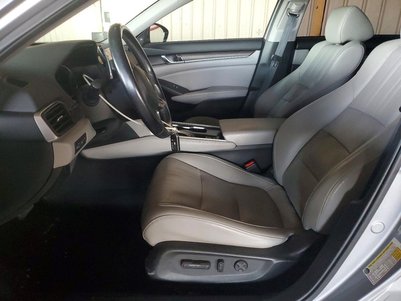 2018 Honda Accord Touring - Image 7