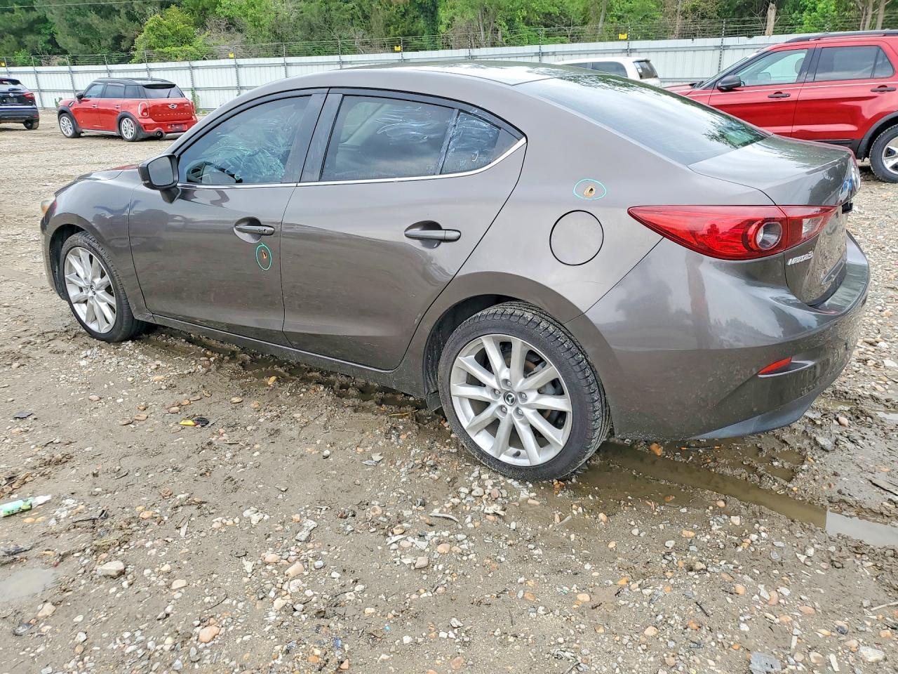 2017 Mazda 3 S Touring Automati - Image 2