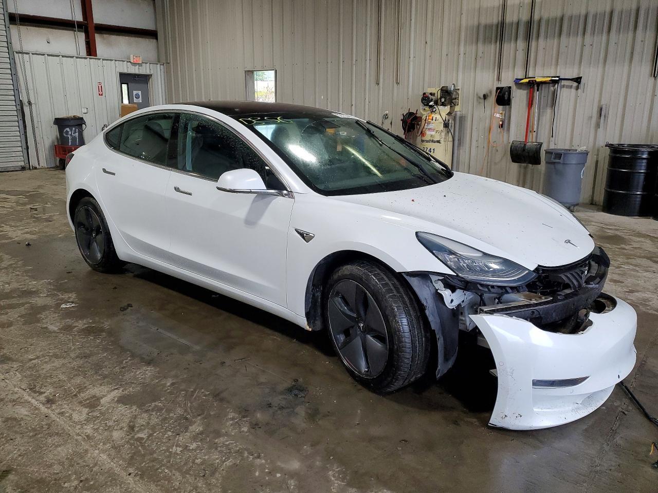 2018 Tesla Model 3 - Фото 4