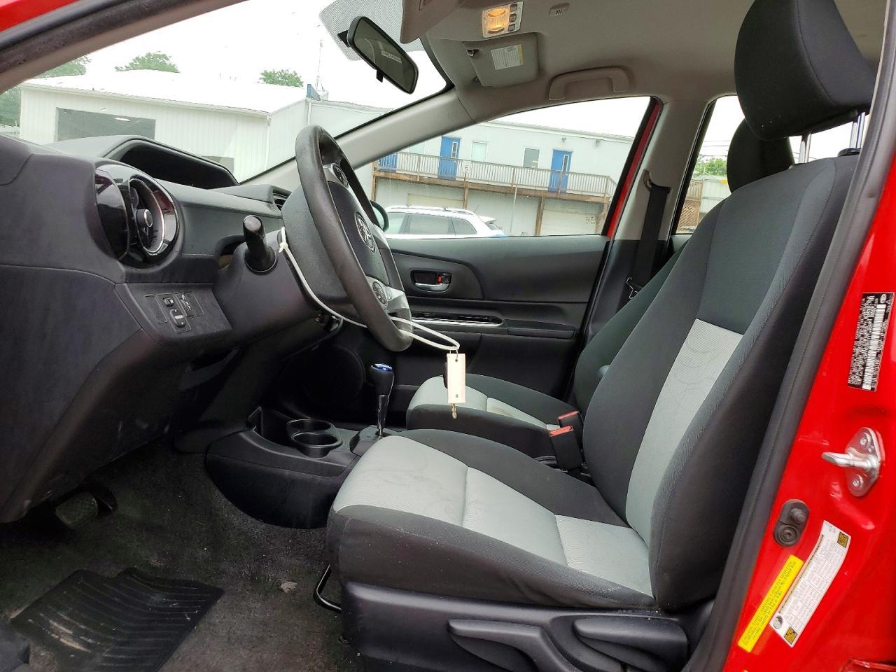 2016 Toyota Prius C Two - Image 7