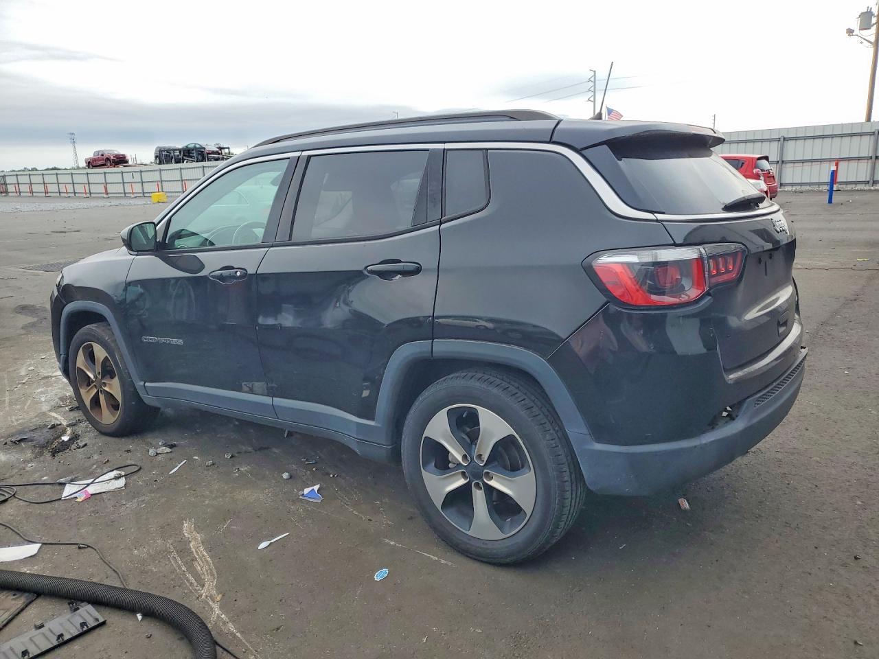 2018 Jeep Compass Latitude - Image 2