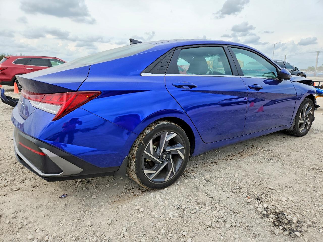 2025 Hyundai Elantra Sel - Фото 3