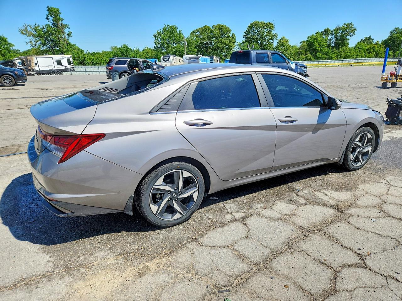 2023 Hyundai Elantra Limited - Фото 3