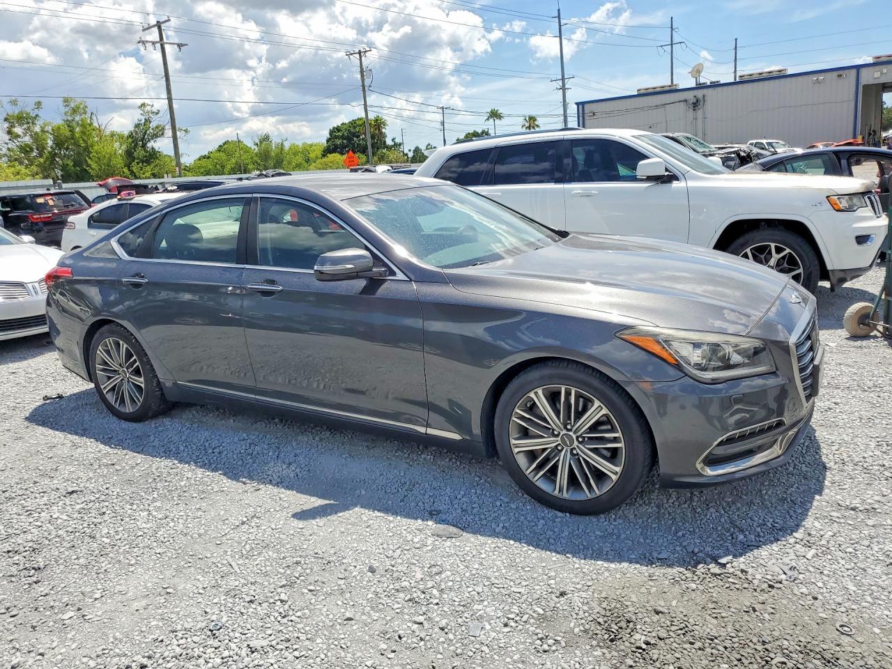 2018 Genesis G80 3.8 - Image 4