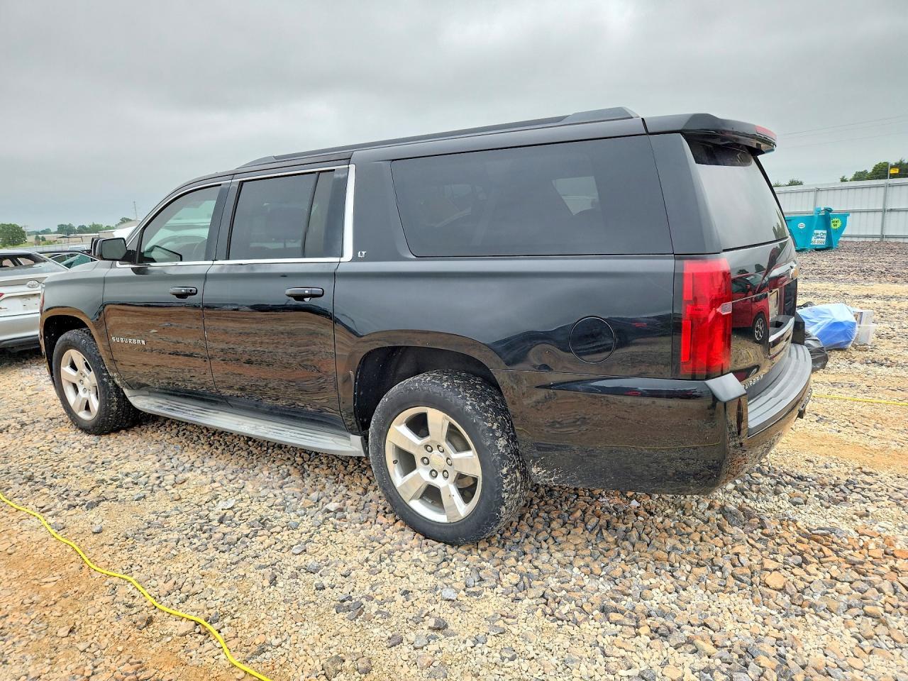 2015 Chevrolet Suburban - Фото 2