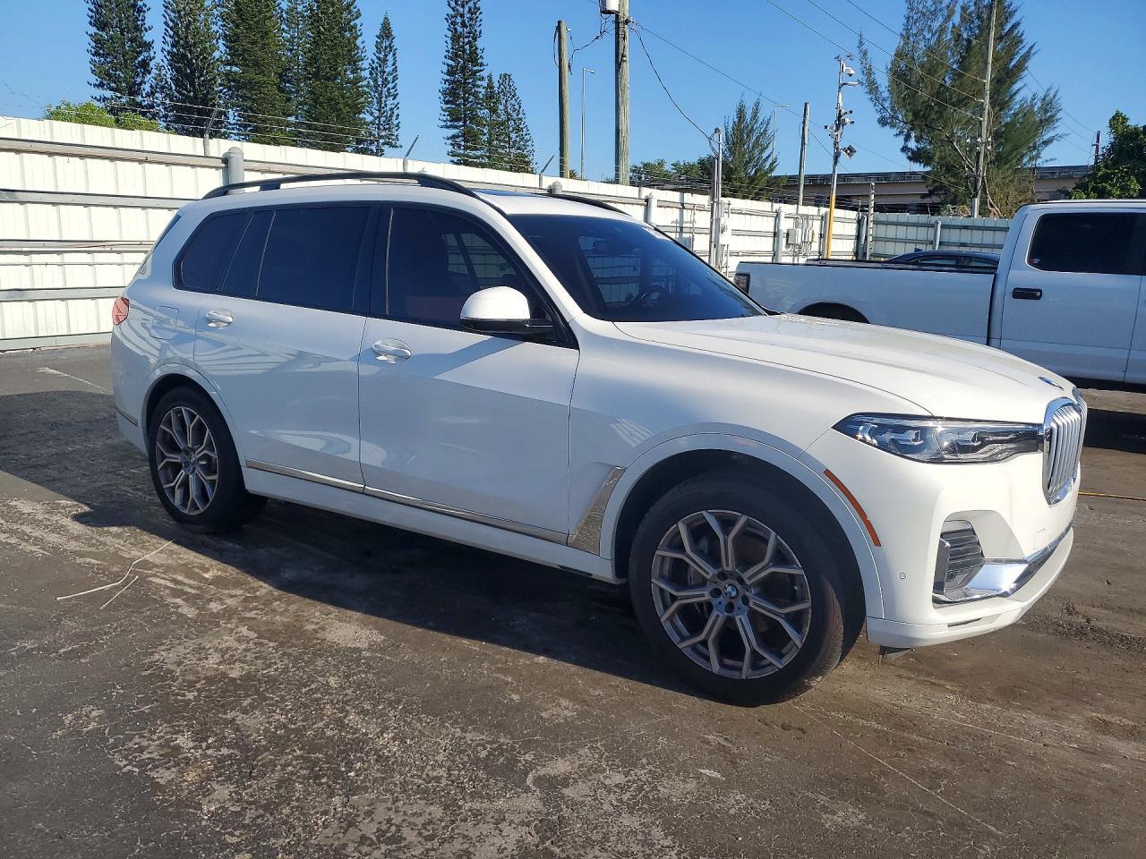 2021 BMW X7 xDrive40I - Image 4