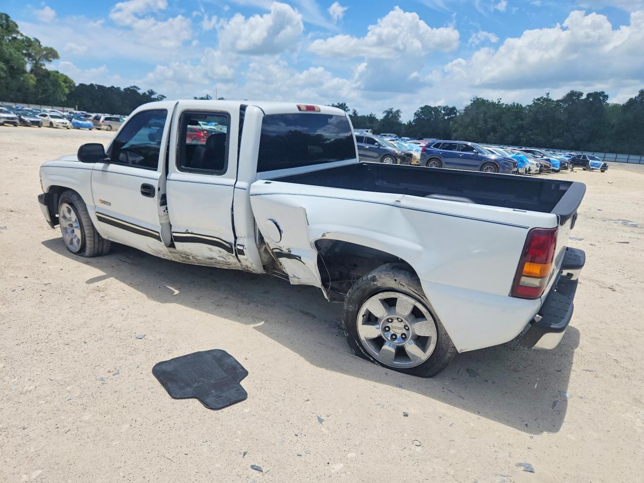 2002 Chevrolet Silverado - Фото 2