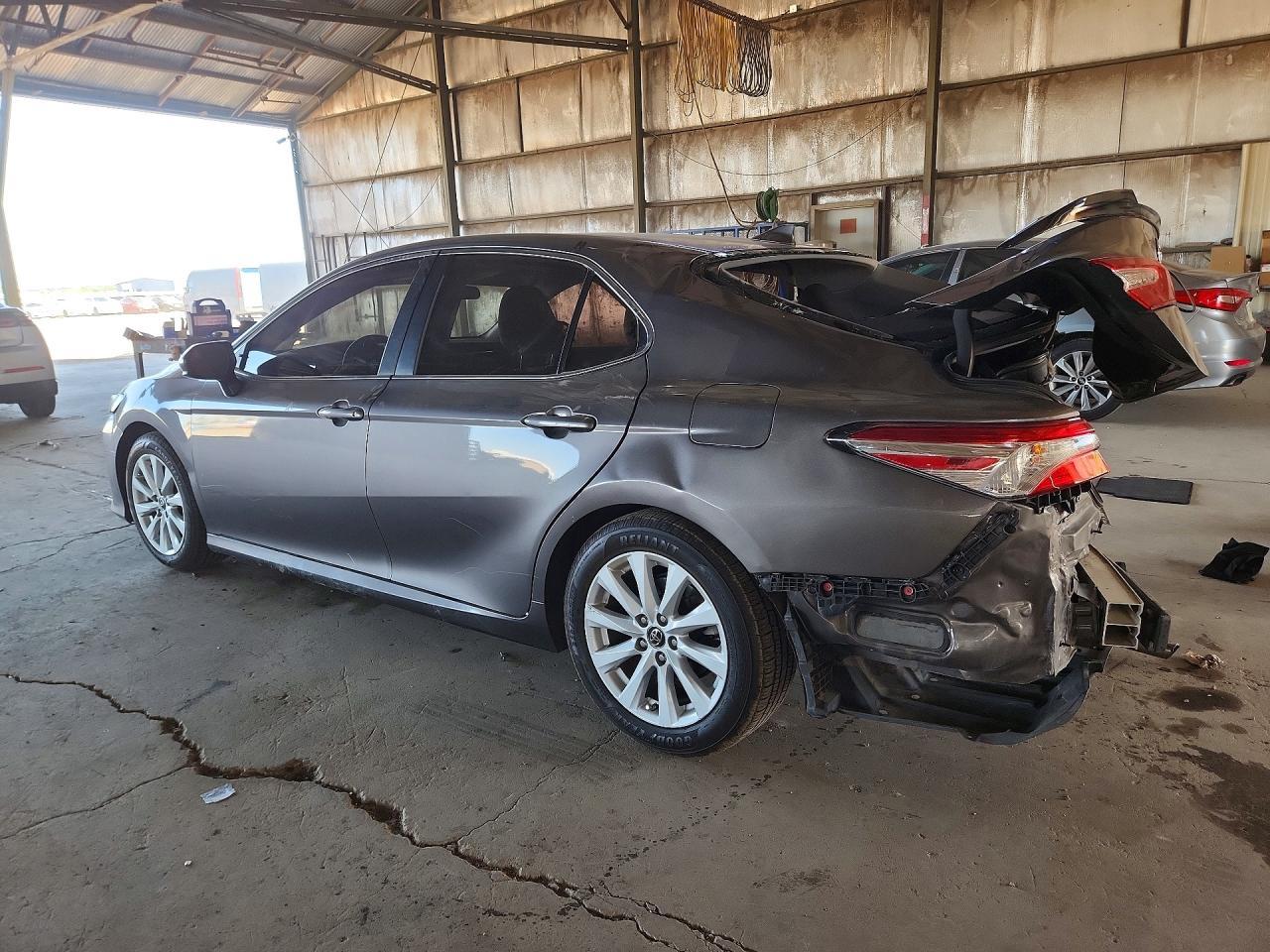 2019 Toyota Camry Le - Фото 2