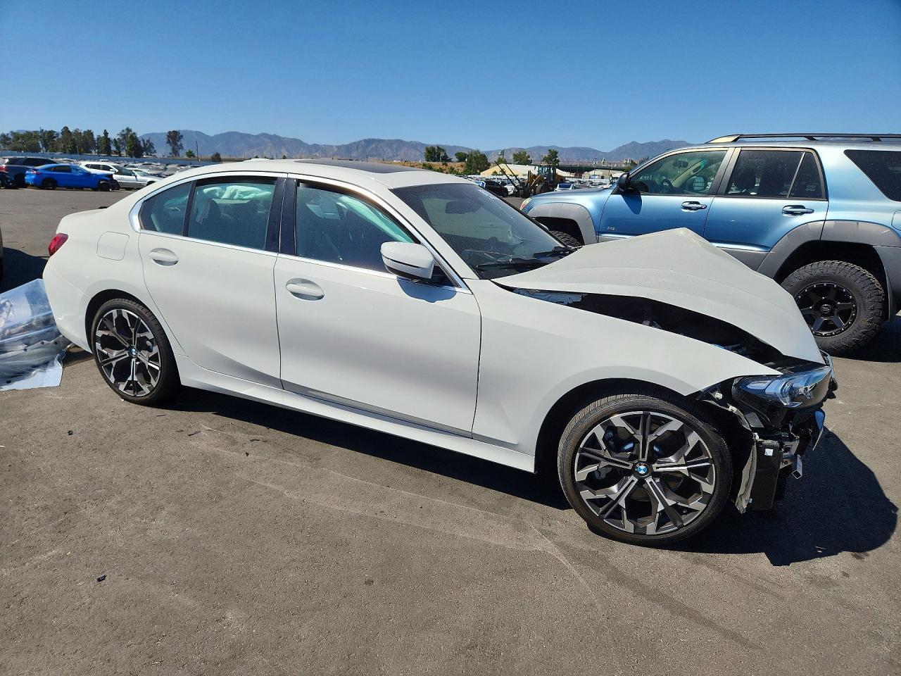 2025 BMW 330I - Фото 4