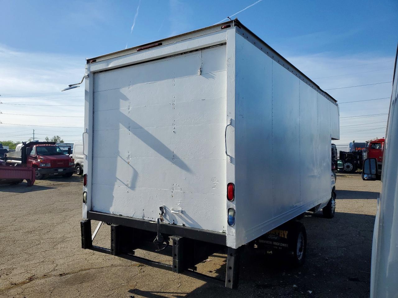 2007 Ford E450 Box Truck - Фото 3