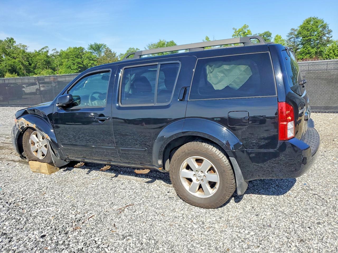 2012 Nissan Pathfinder S - Image 2
