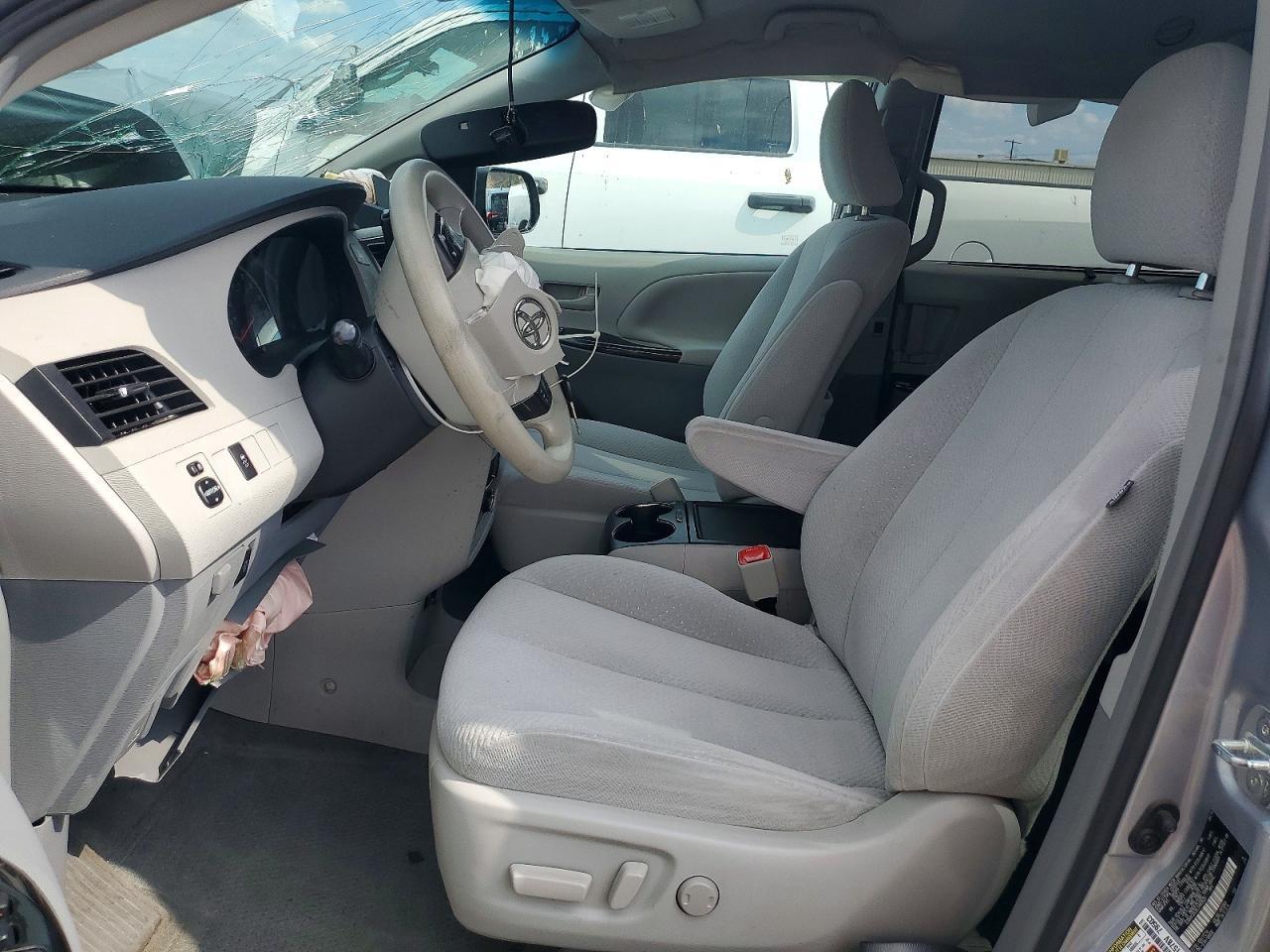 2014 Toyota Sienna Le - Фото 7