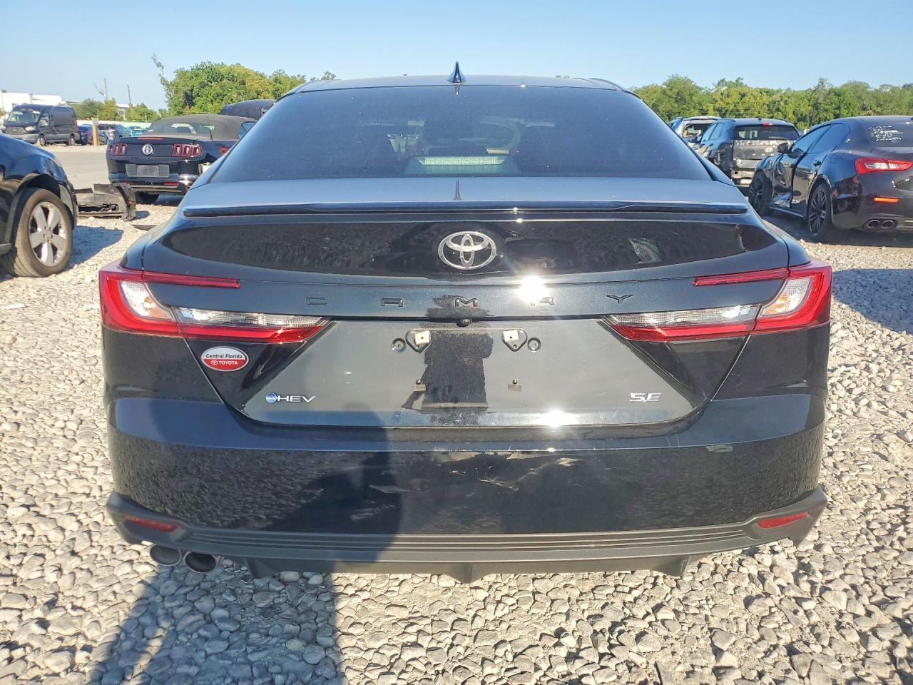 2025 Toyota Camry Se - Фото 6