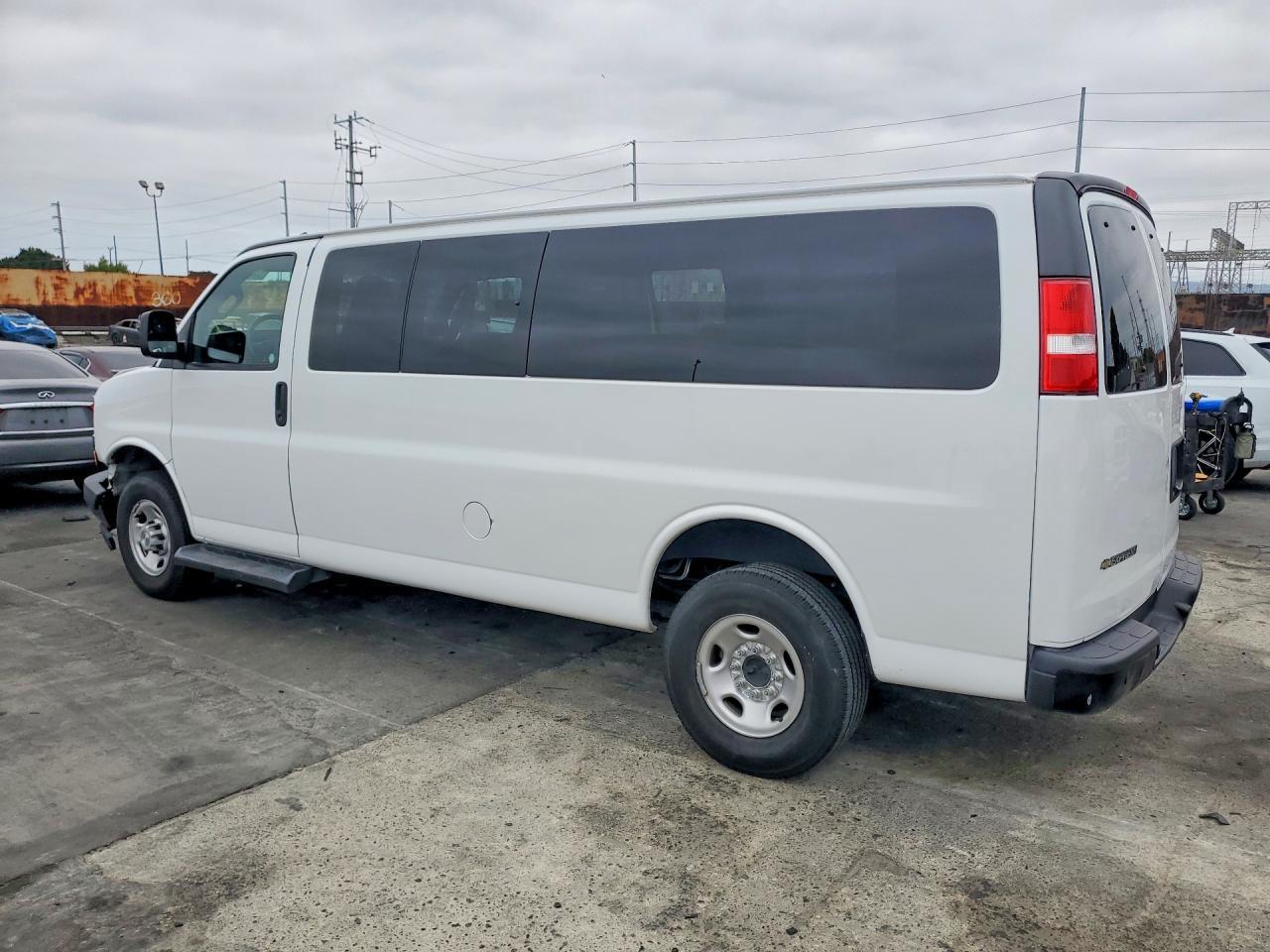 2023 Chevrolet Express G3500 Ls - Фото 2